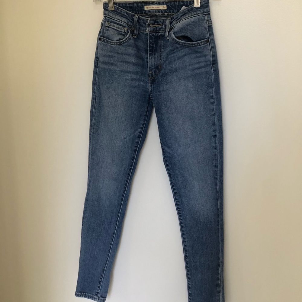Levi’s high rise skinny jeans (size 24)
